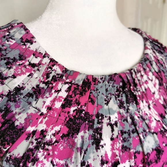 Style & Co abstract print short sleeve blouse - Picture 2 of 3